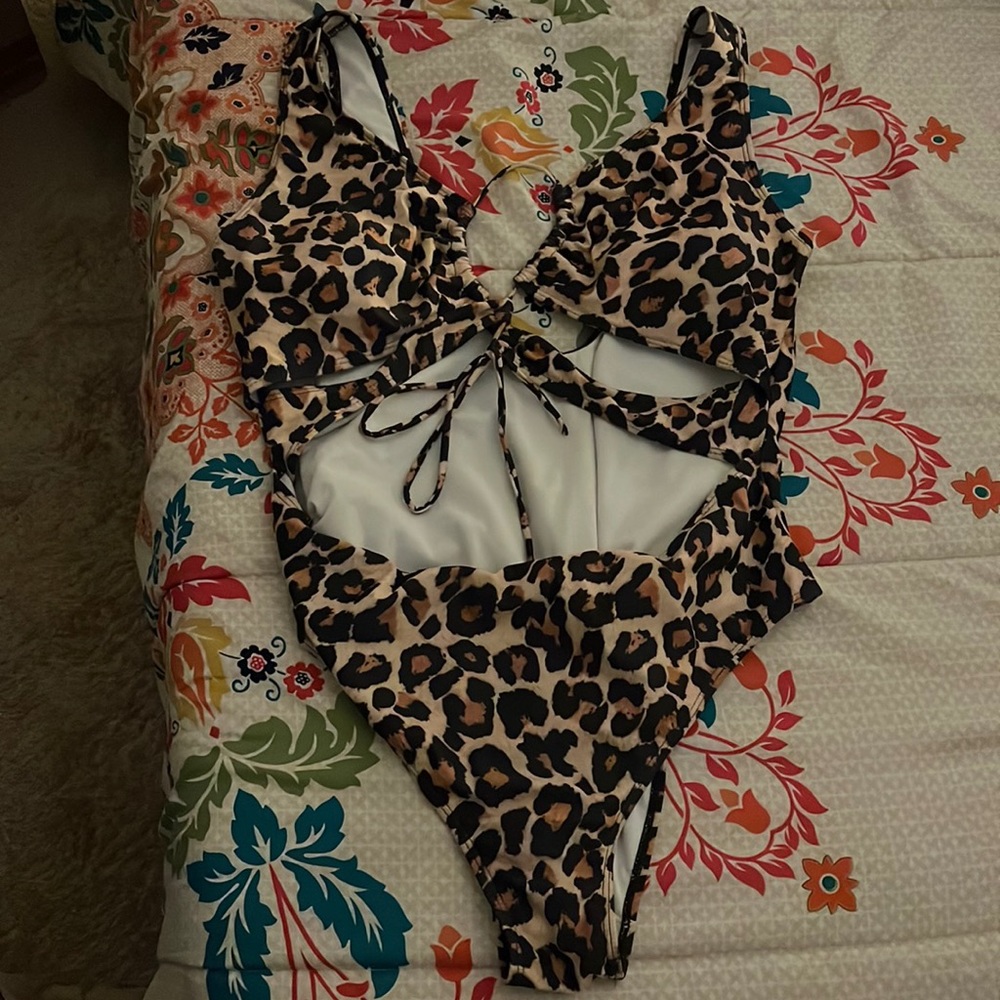Cheetah print bathing suit size 2x